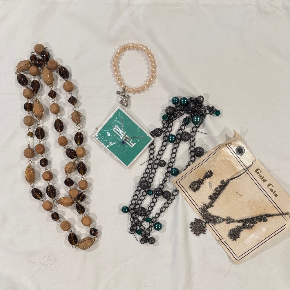 Random necklaces